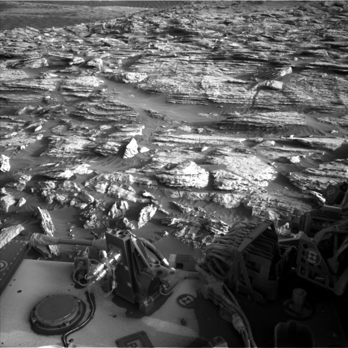 好奇号刚刚传回了火星上孤独的凄凉景象。